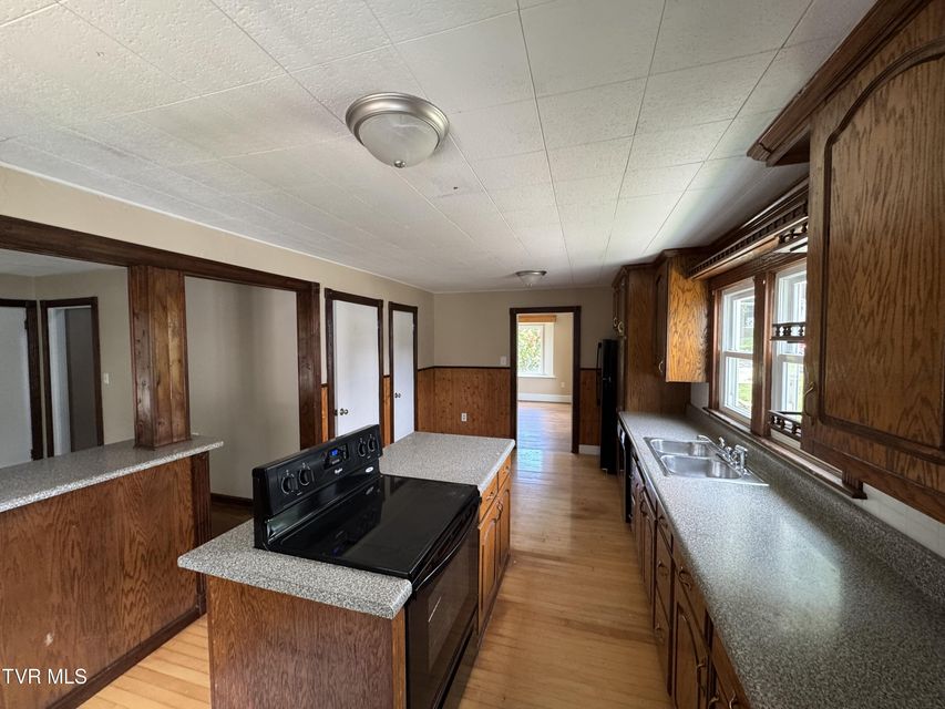 Photo #5: 521 Elmwood Avenue