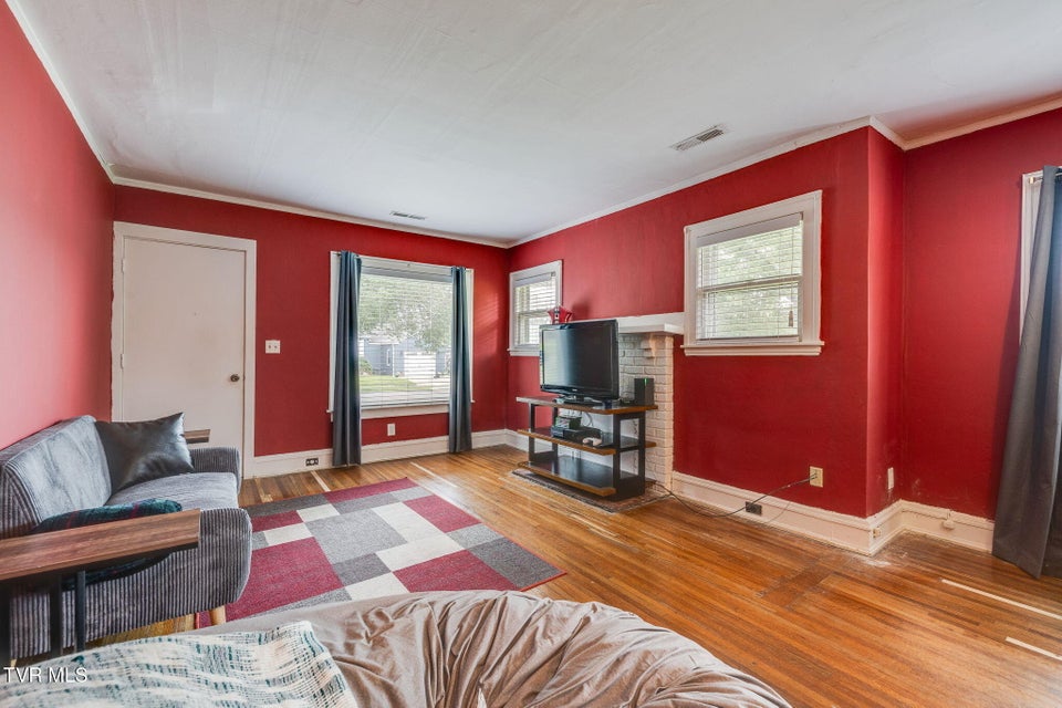 Photo #6: 302 Ferguson Avenue