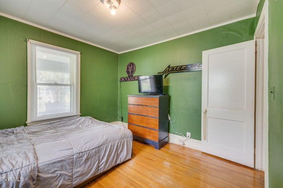 Photo #15: 302 Ferguson Avenue