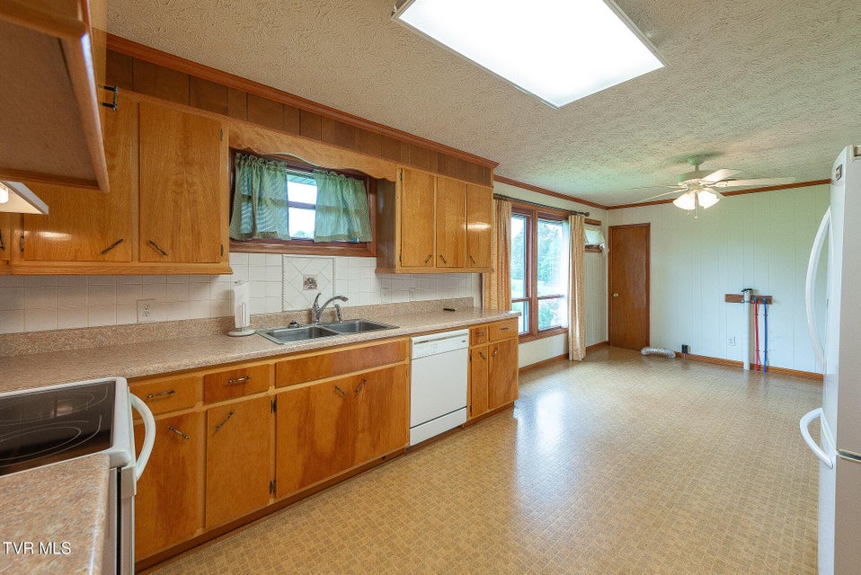 Photo #15: 126 Stephen Drive