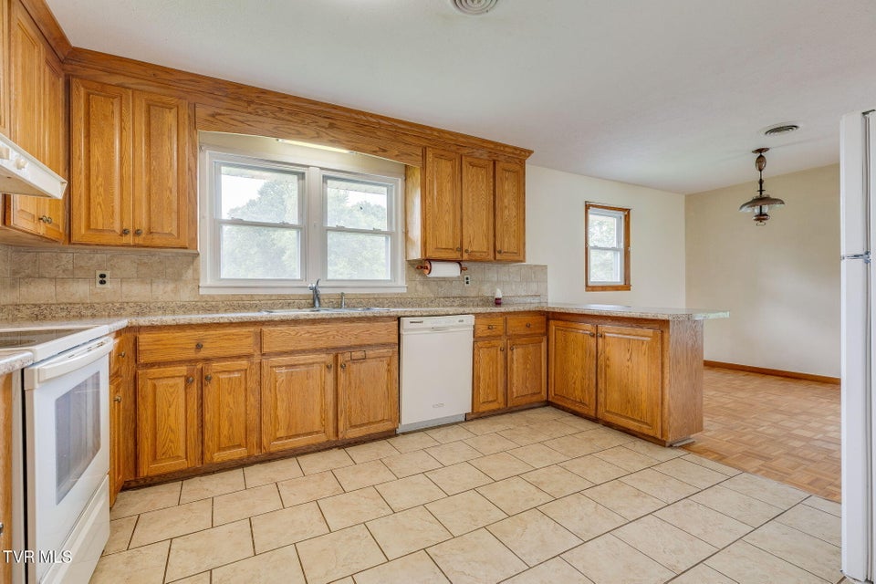 Photo #13: 125 Millwood Road