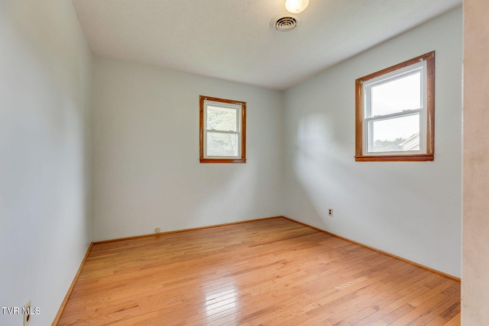 Photo #18: 125 Millwood Road