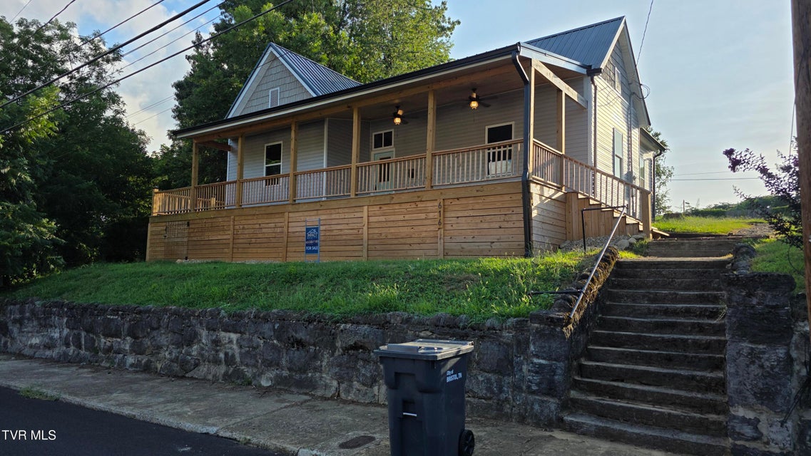 Photo #2: 616 6th Street