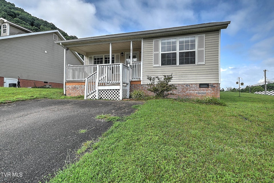 Photo #3: 104 Saint James Place