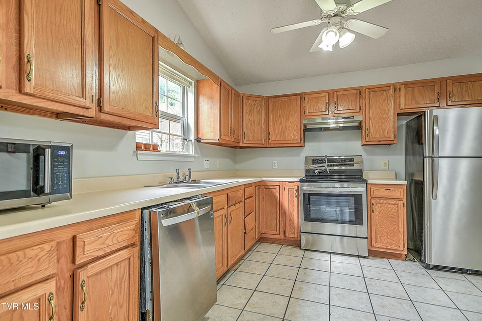 Photo #10: 104 Saint James Place