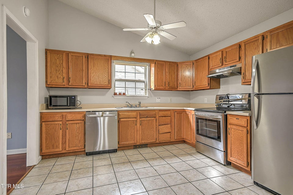 Photo #13: 104 Saint James Place