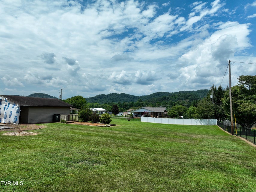Photo #6: 304 Kinkead Street