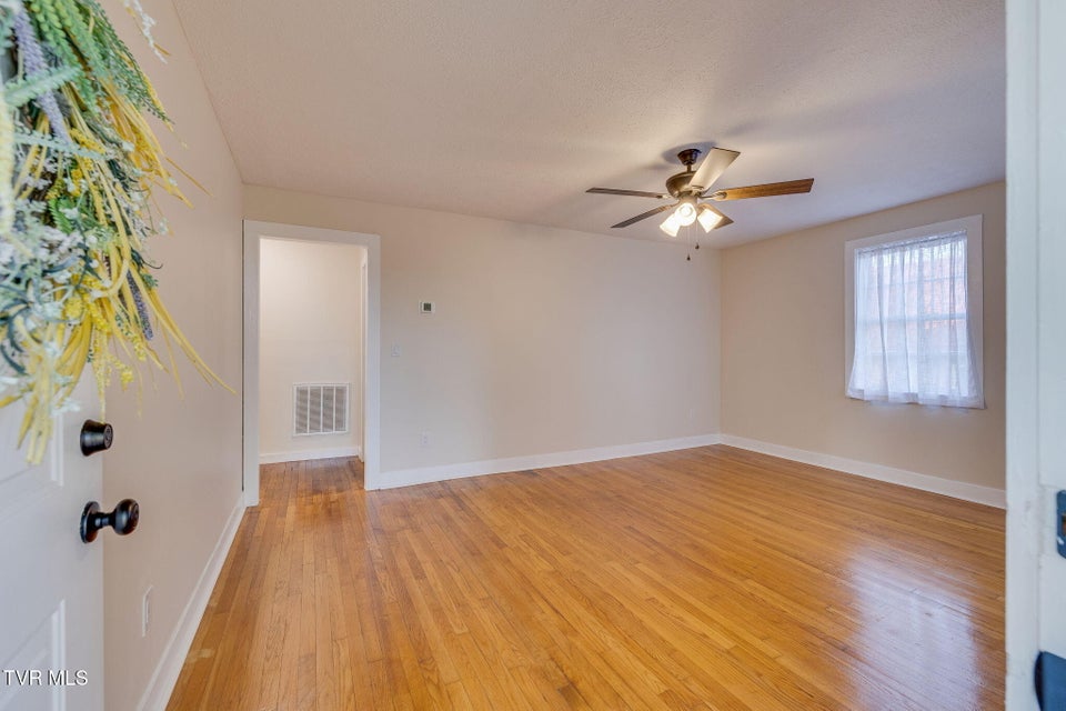 Photo #5: 1813 Madison Street