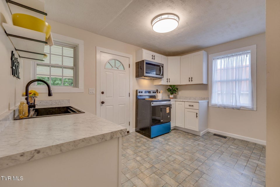 Photo #9: 1813 Madison Street