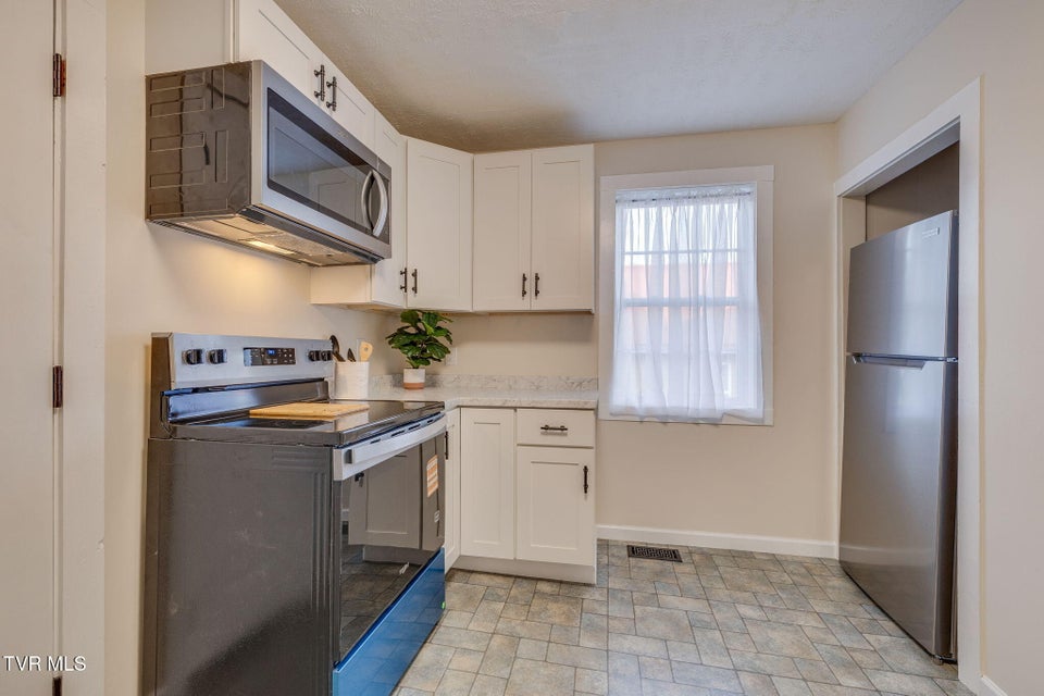Photo #11: 1813 Madison Street