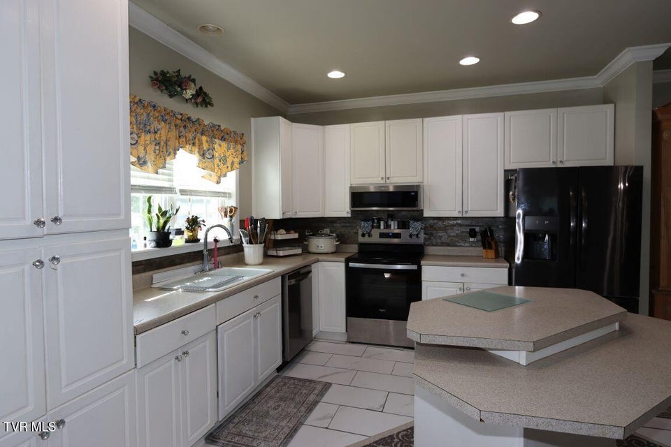 Photo #10: 17977 Overlook Dr Drive