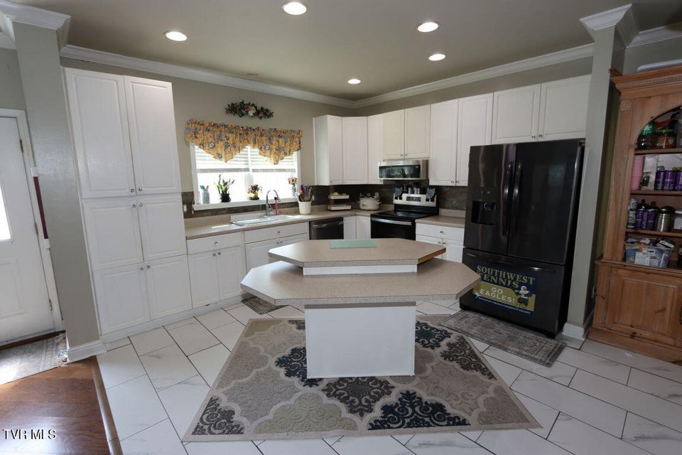 Photo #11: 17977 Overlook Dr Drive