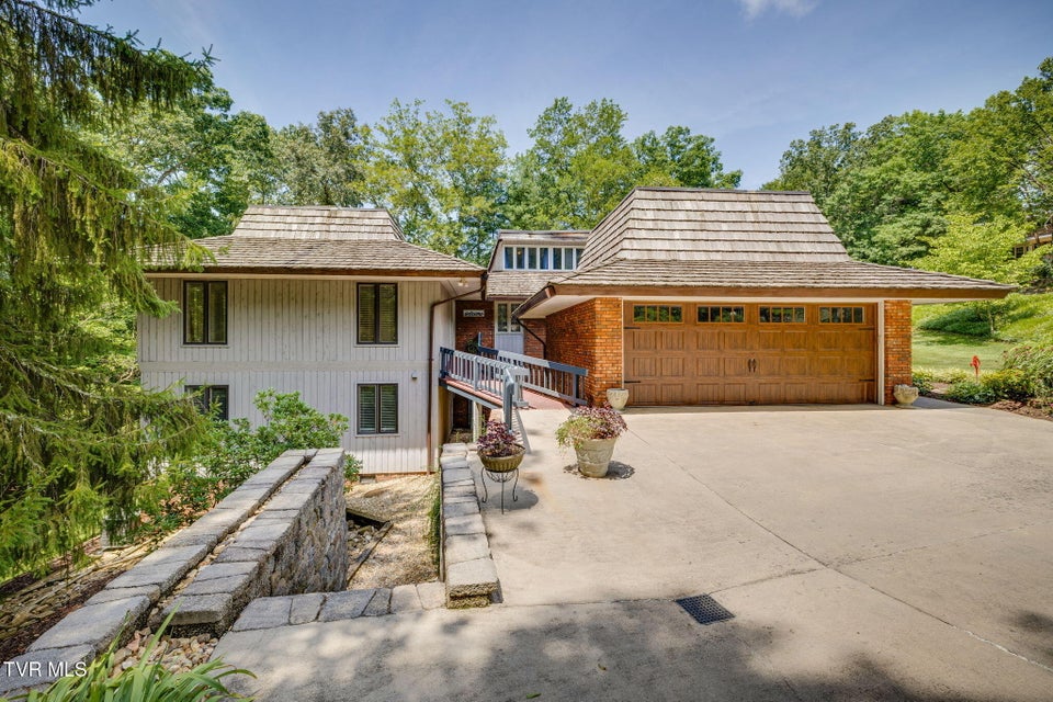 Photo #4: 708 Thornwood Place