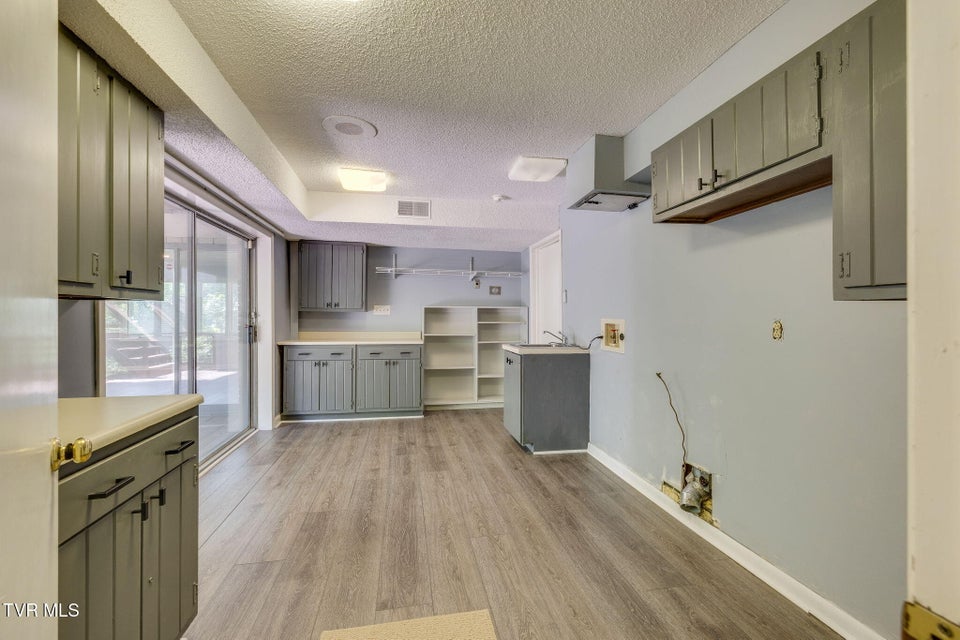 Photo #40: 708 Thornwood Place