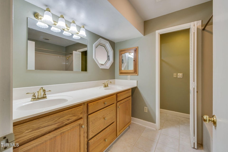 Photo #46: 708 Thornwood Place