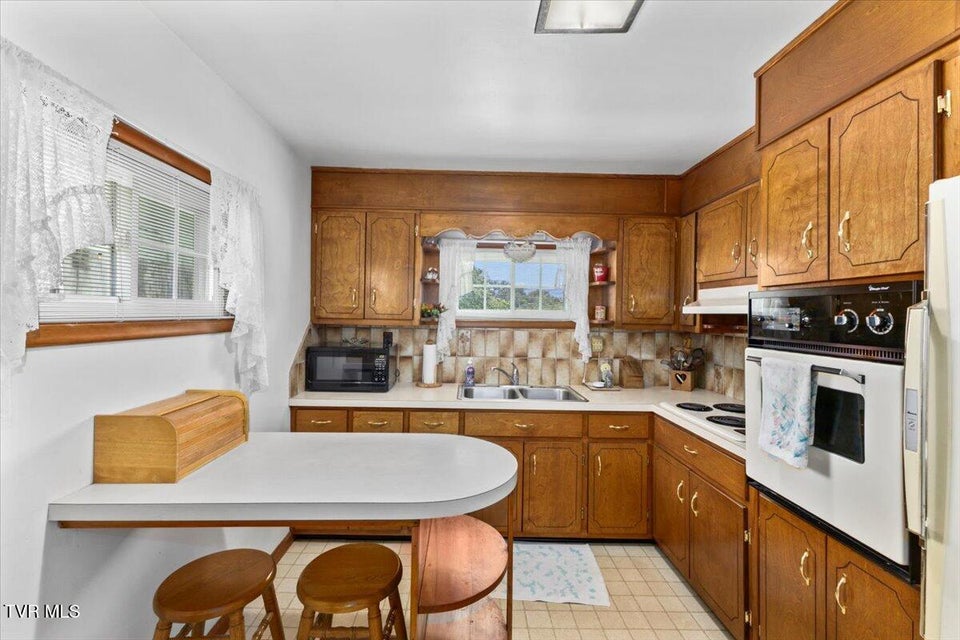Photo #7: 1050 Cooper Street
