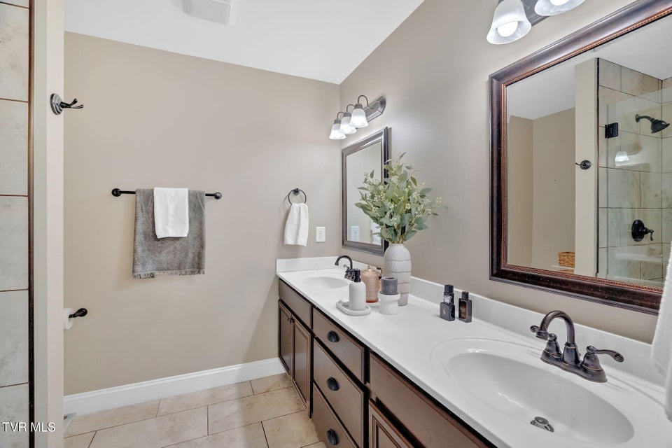 Photo #17: 2931 Southbridge Road
