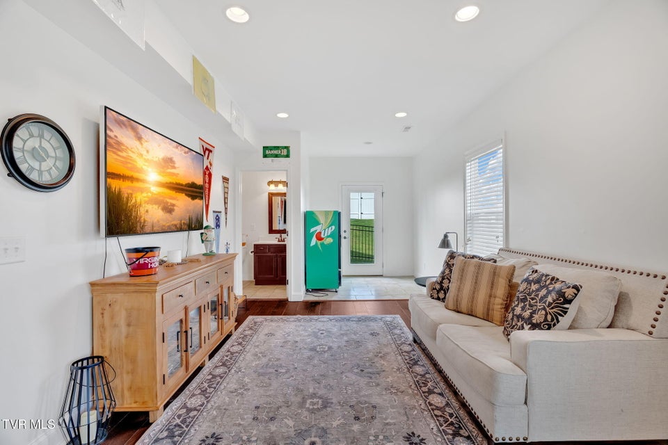 Photo #29: 2931 Southbridge Road