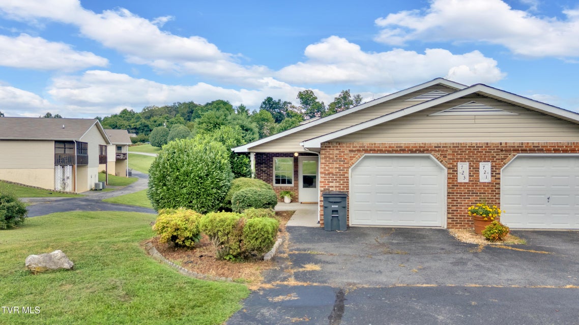 Photo #36: 723 Teasel Drive