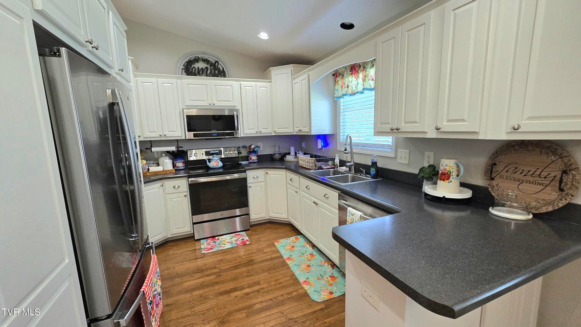 Photo #8: 9 Lynn Terrace Court