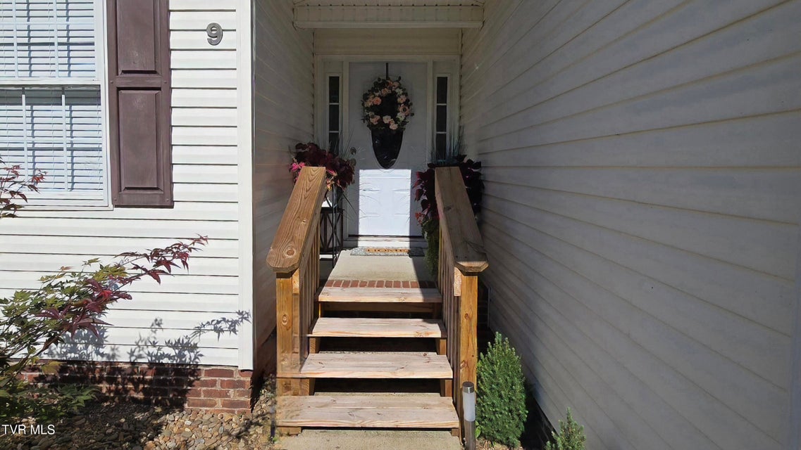 Photo #3: 9 Lynn Terrace Court