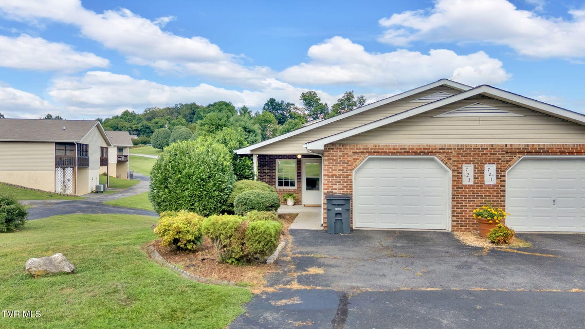Photo #43: 723 Teasel Drive
