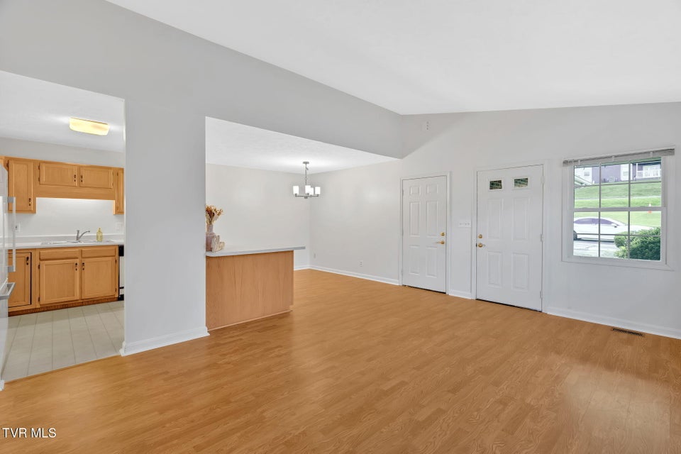 Photo #16: 723 Teasel Drive