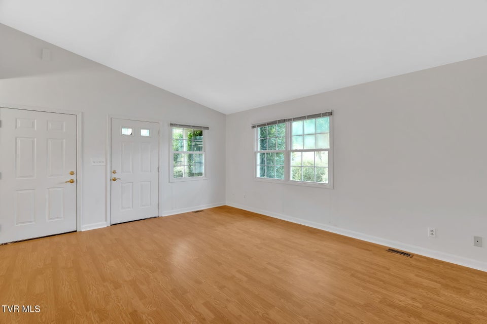 Photo #17: 723 Teasel Drive