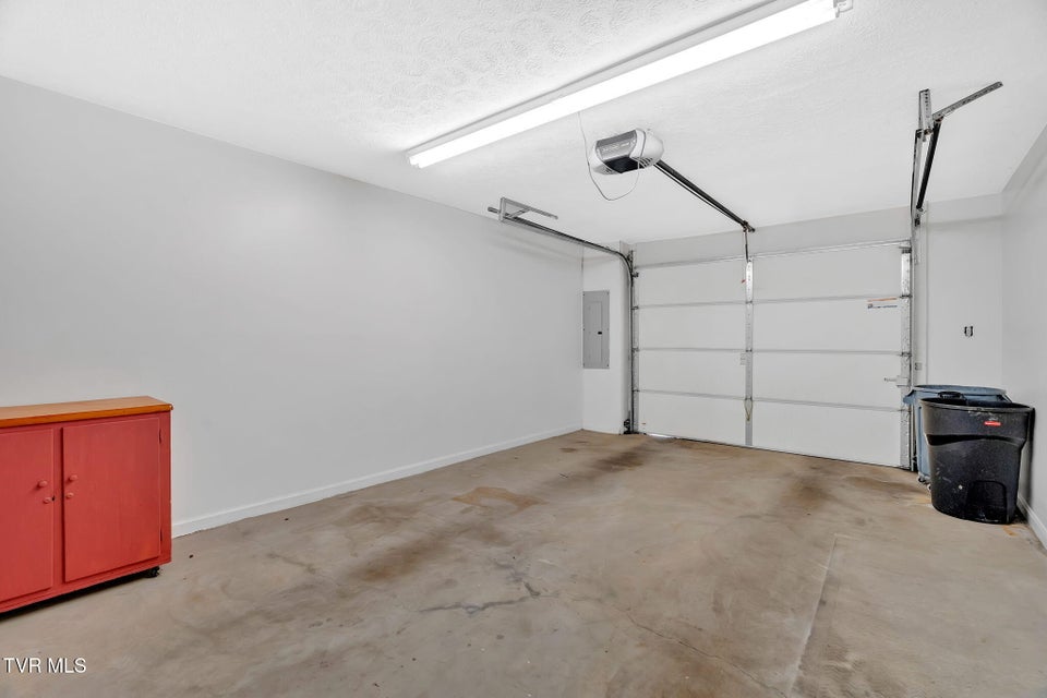 Photo #29: 723 Teasel Drive