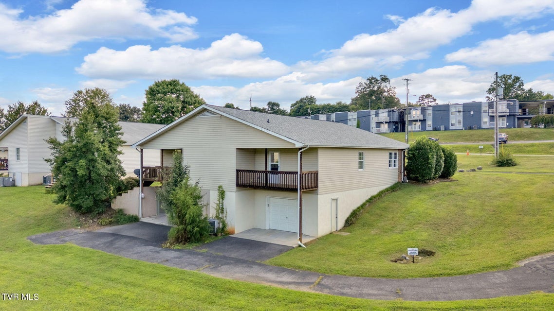 Photo #38: 723 Teasel Drive