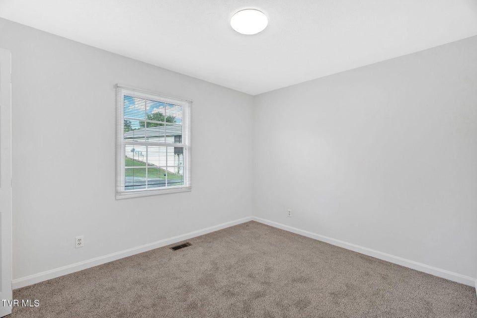 Photo #23: 723 Teasel Drive