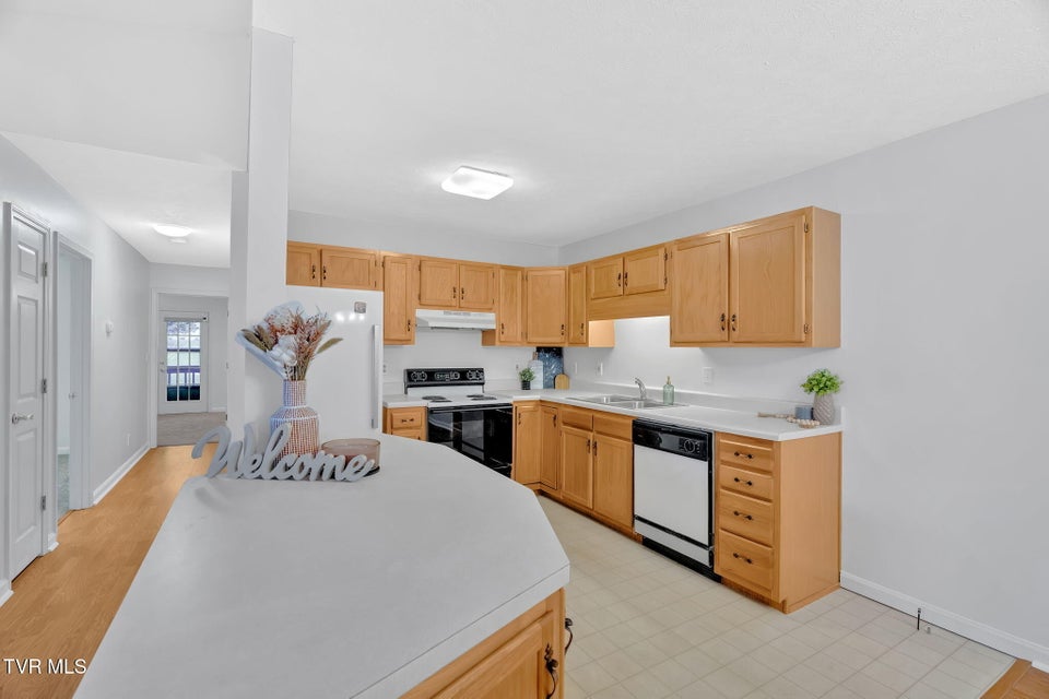 Photo #7: 723 Teasel Drive