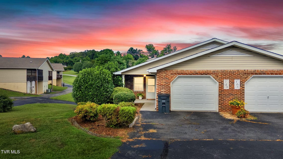 Photo #11: 723 Teasel Drive
