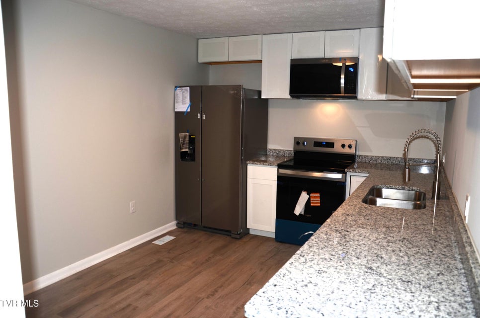 Photo #10: 1813 Duke Street