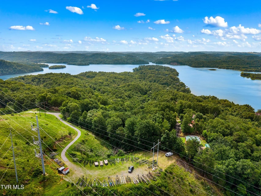 Photo #9: 648 Lakeview Drive