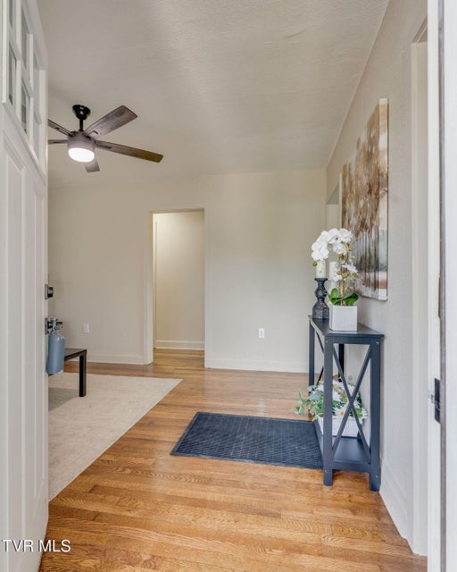 Photo #4: 808 Edison Street