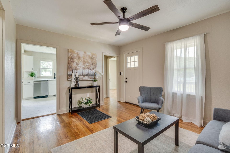 Photo #6: 808 Edison Street