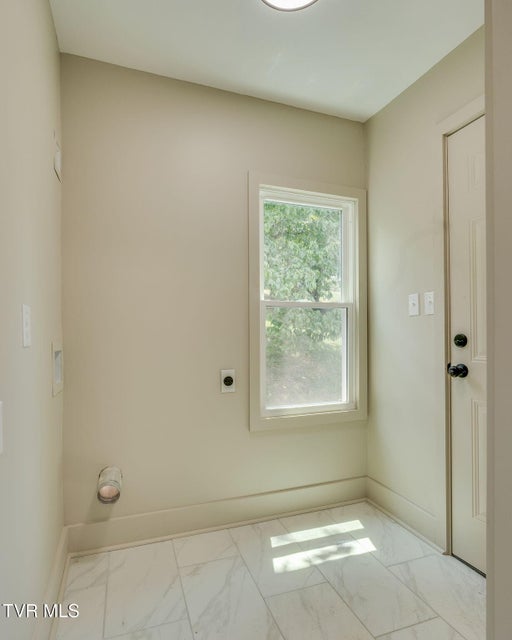 Photo #11: 808 Edison Street