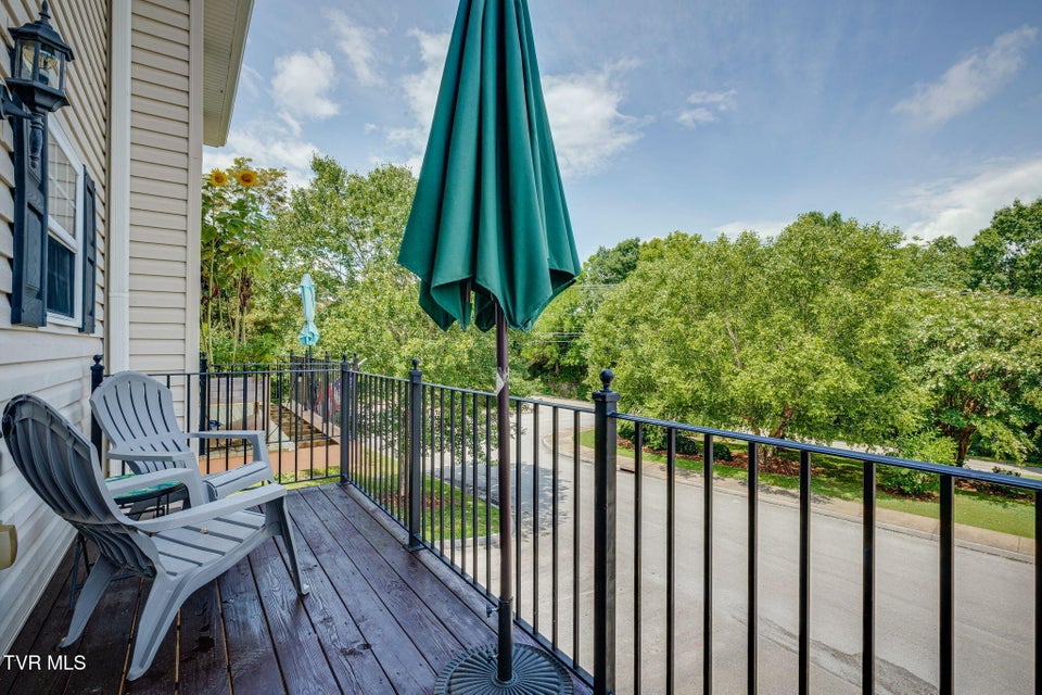 Photo #5: 516 Grays Pointe Court