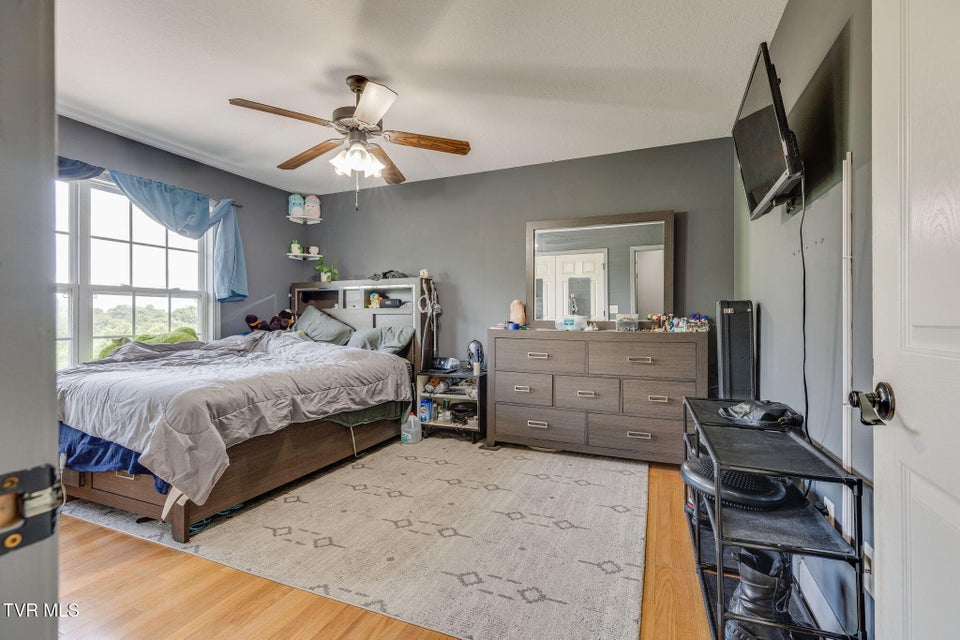 Photo #12: 516 Grays Pointe Court