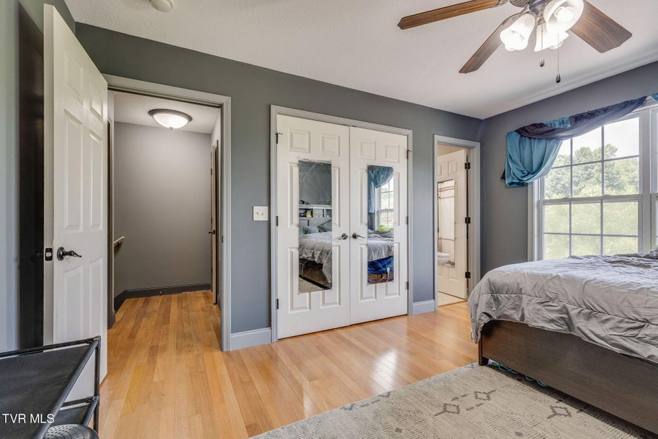 Photo #13: 516 Grays Pointe Court