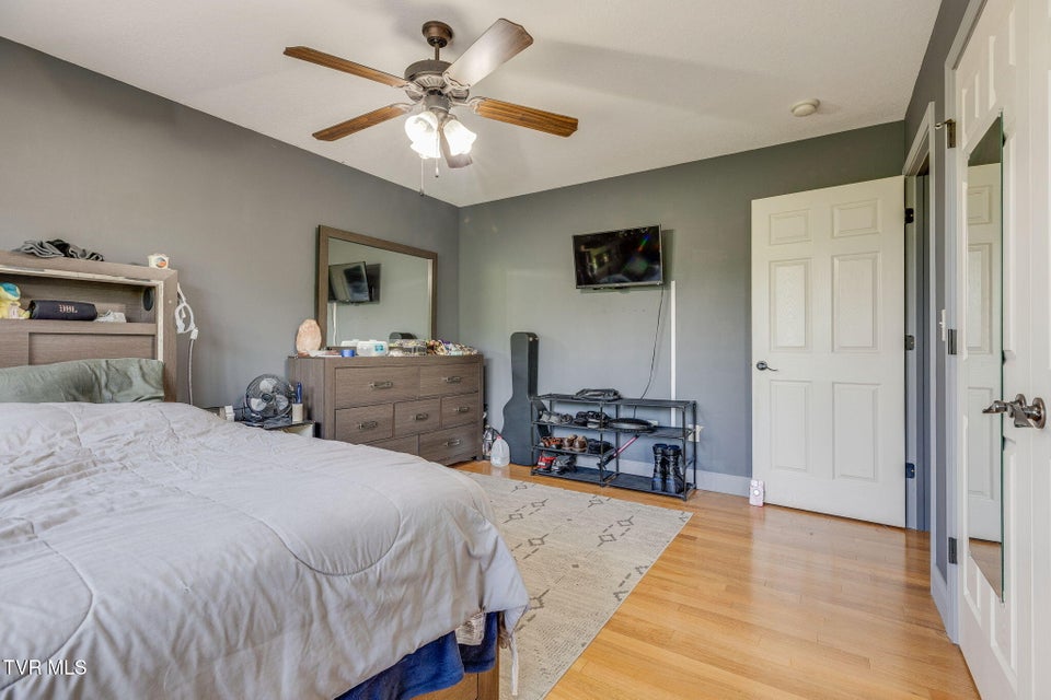 Photo #10: 516 Grays Pointe Court