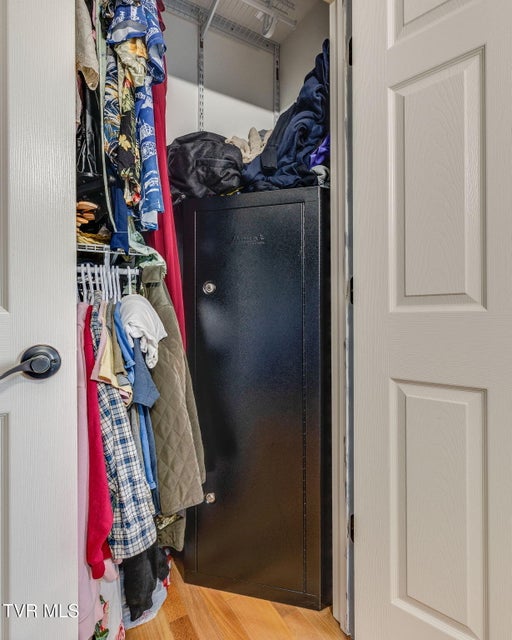 Photo #11: 516 Grays Pointe Court
