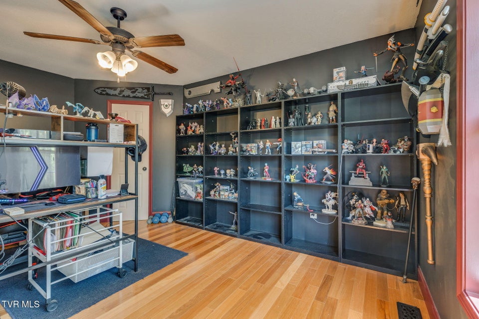 Photo #16: 516 Grays Pointe Court