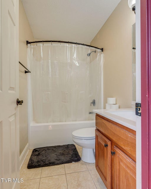 Photo #17: 516 Grays Pointe Court