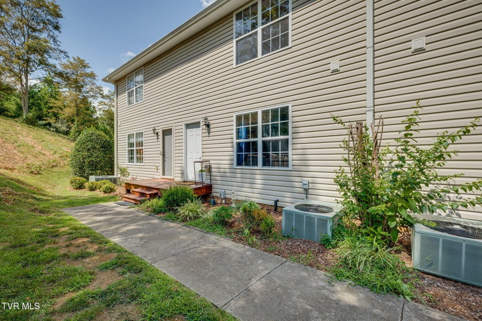 Photo #23: 516 Grays Pointe Court