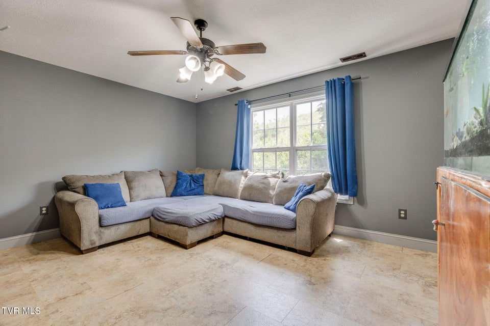 Photo #7: 516 Grays Pointe Court