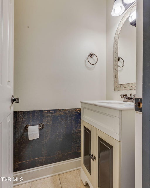 Photo #8: 516 Grays Pointe Court
