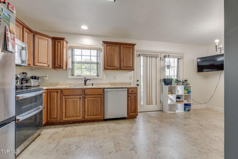 Photo #28: 516 Grays Pointe Court