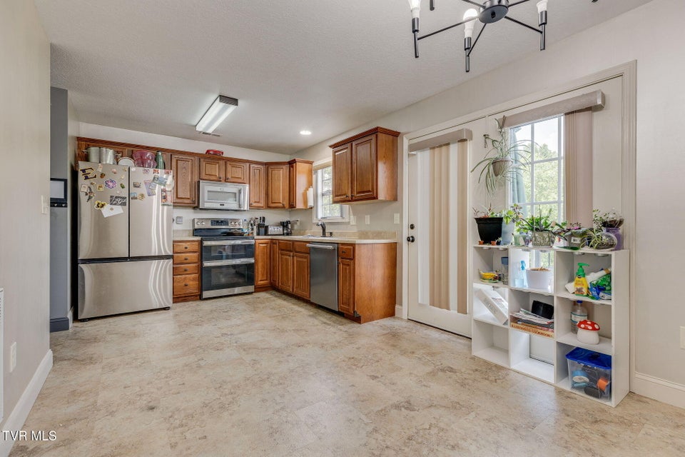 Photo #4: 516 Grays Pointe Court